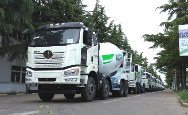 【發(fā)車新聞】看！TA們列隊(duì)成行，趕上春夏交接的“末班車”！