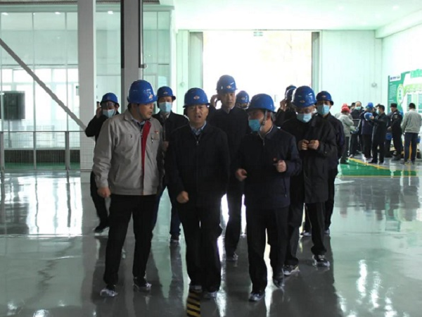 西安市人大常委會黨組書記、主任胡潤澤為中集凌宇高端制造點贊