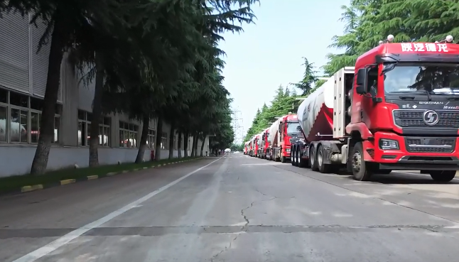 大單!100臺#粉罐半掛車 陸續(xù)發(fā)車，震撼#航拍