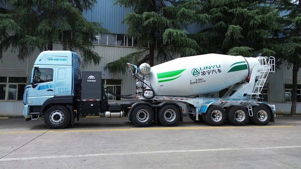 【發(fā)車新聞】燈與河川，夏日人間，凌宇新能源半掛攪拌車批量交付客戶！
