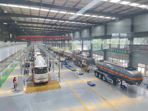 堅守一線戰(zhàn)高溫，齊心協(xié)力保生產(chǎn)